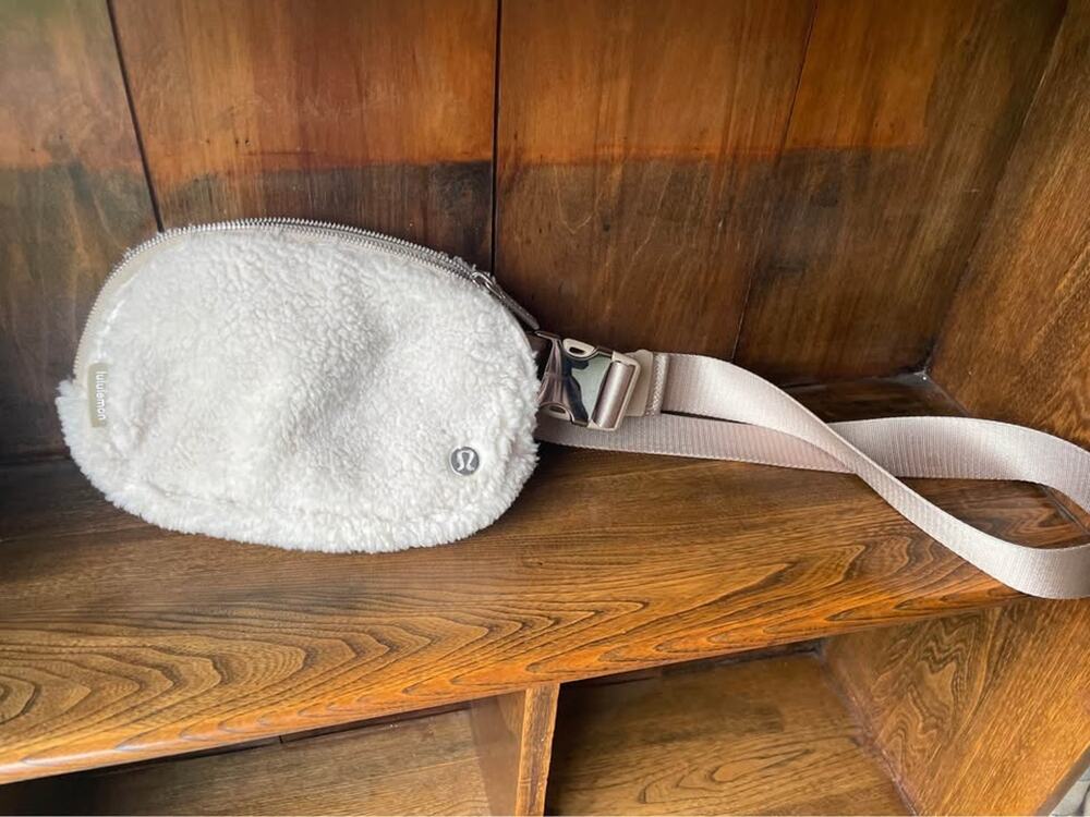 Lululemon Everywhere Belt Bag Fleece